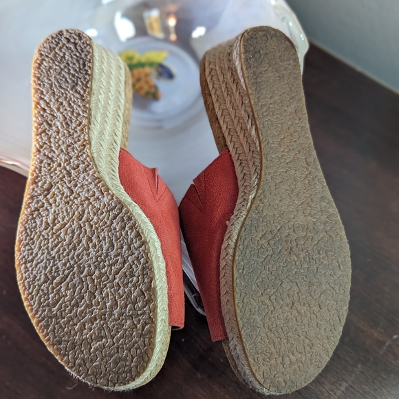 UGG Red Suede Wedge open toe Size 5 - Picture 7 of 10